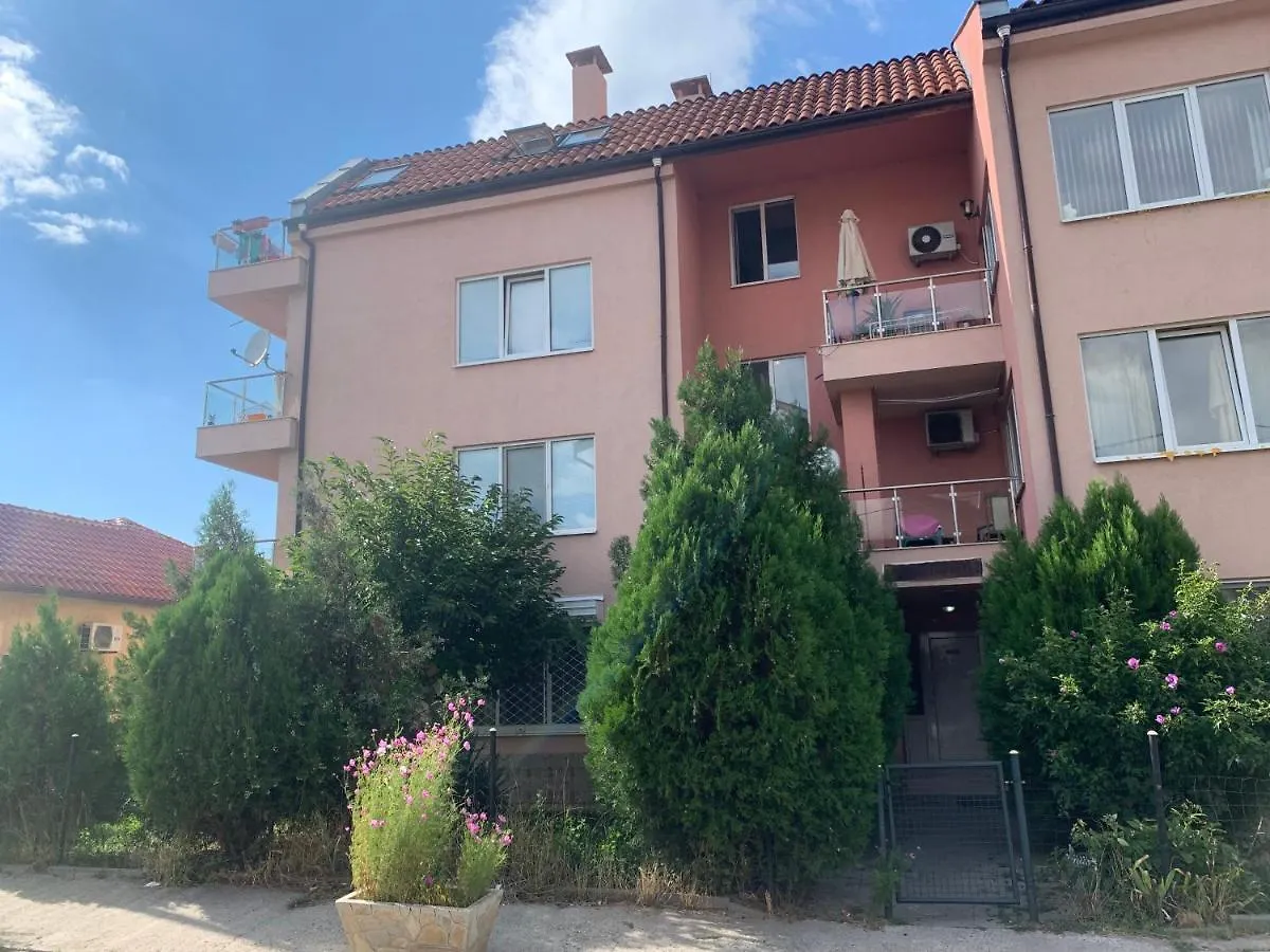 One Bedroom Apartment Near Downtown Sofía Bulgaria